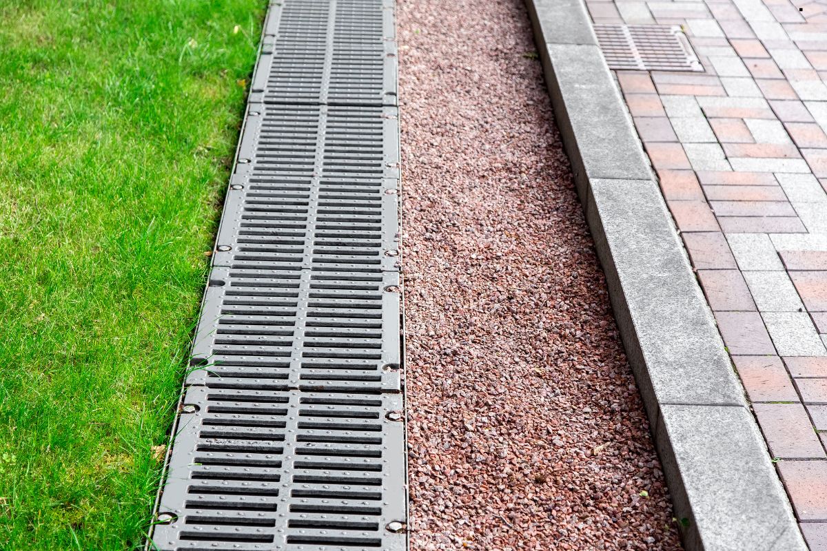 Drainage in artificial grass